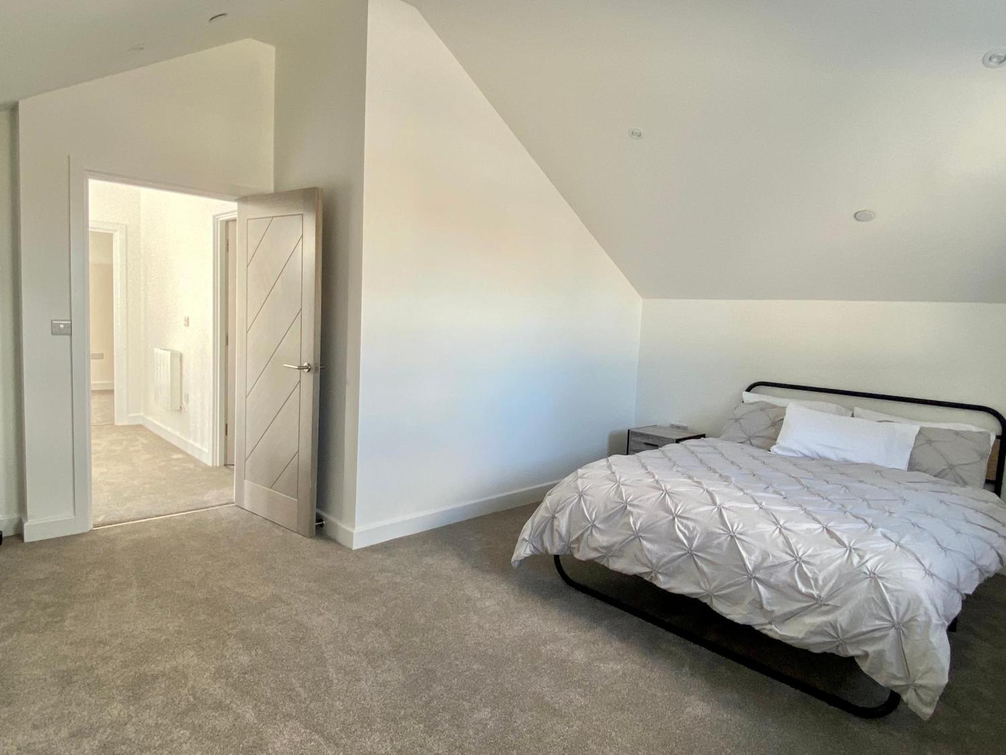 Beautiful Penthouse In - New *
