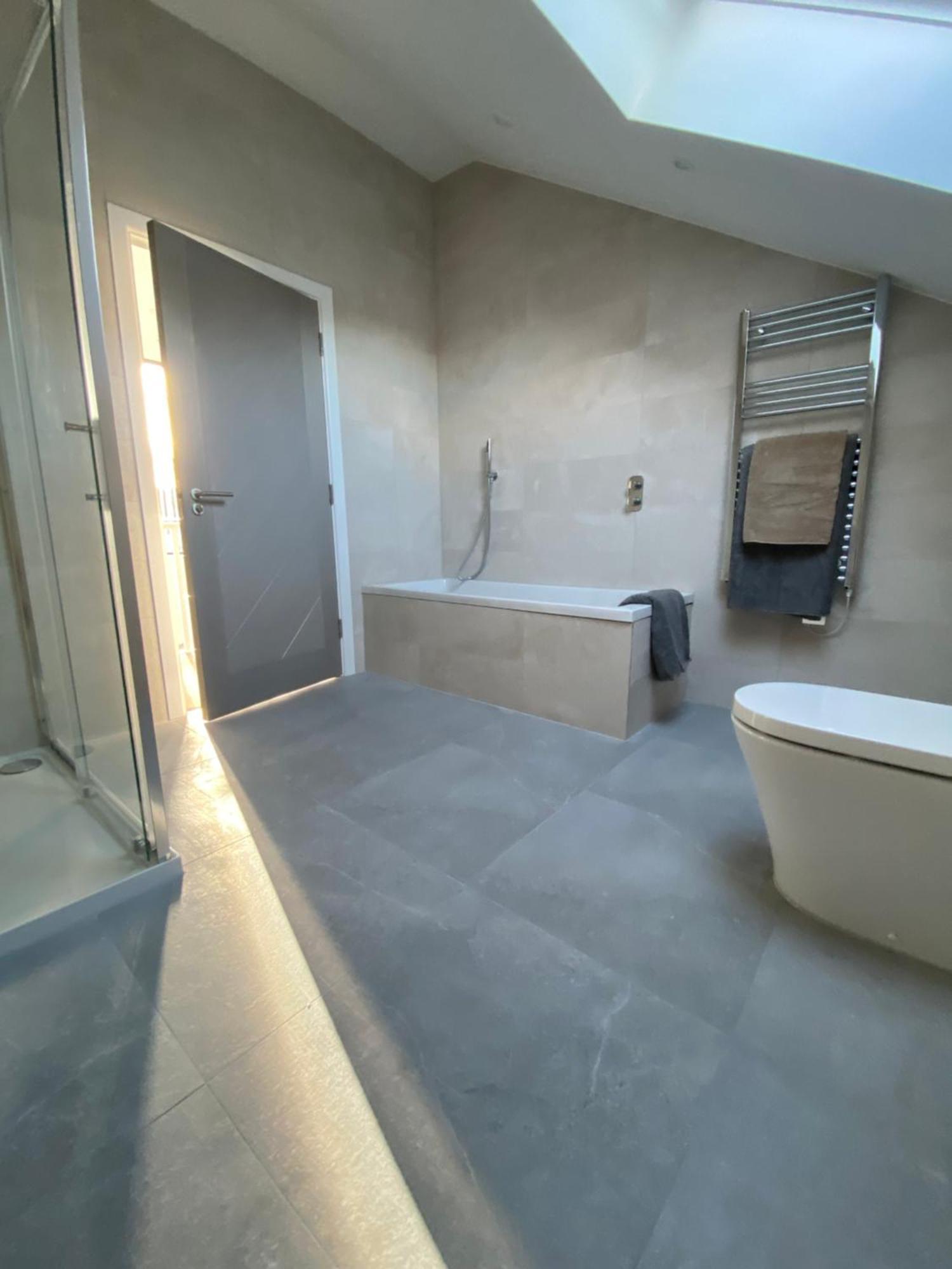 Beautiful Penthouse In - New * Bristol